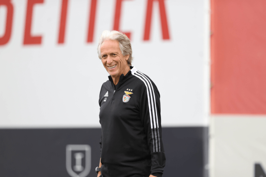 Jorge Jesus terá a missão de recolocar o Benfica nas oitavas da Champions.
