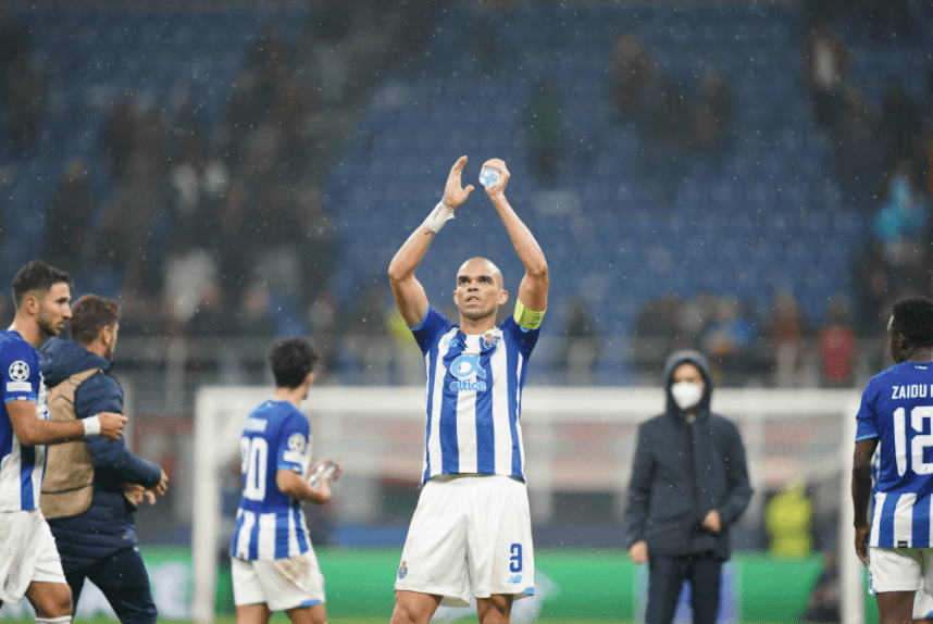 Aos 38 anos, Pepe continua sendo peça-chave no Porto