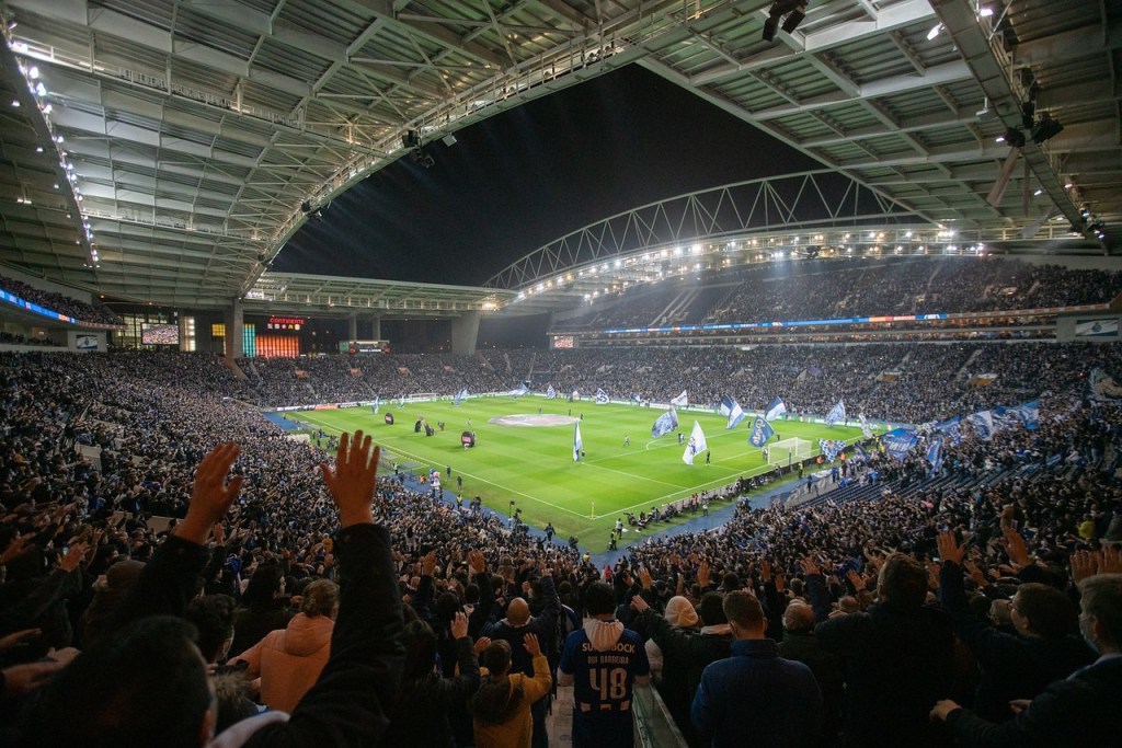 Os portistas que estiveram no Estádio do Dragão não pararam um minuto sequer de cantar e apoiar o time Reprodução: @FCPorto